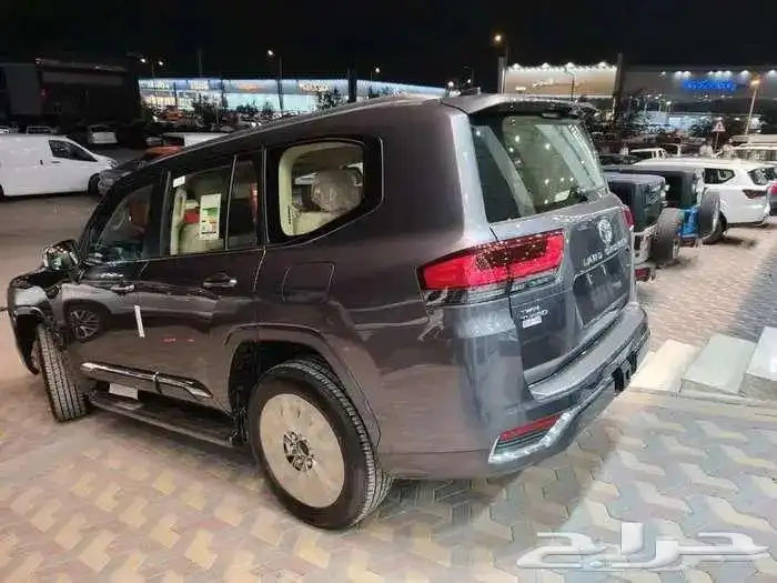 لاندكروزر VXR موديل 2025 اصفار سعودي كاش واقساط 4