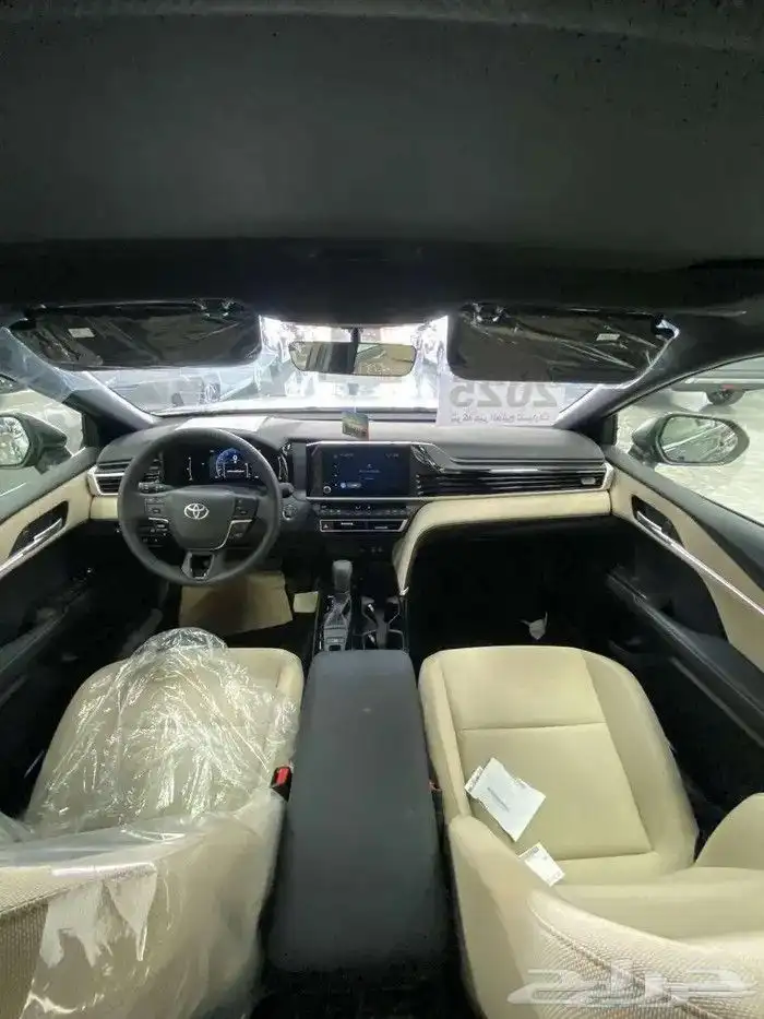 كامري LE نص فل موديل 2025 6