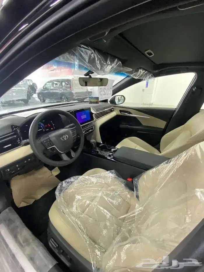 كامري LE نص فل موديل 2025 3