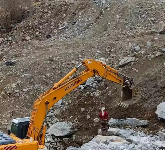 معلم حجر وبوكلين للايجار 0