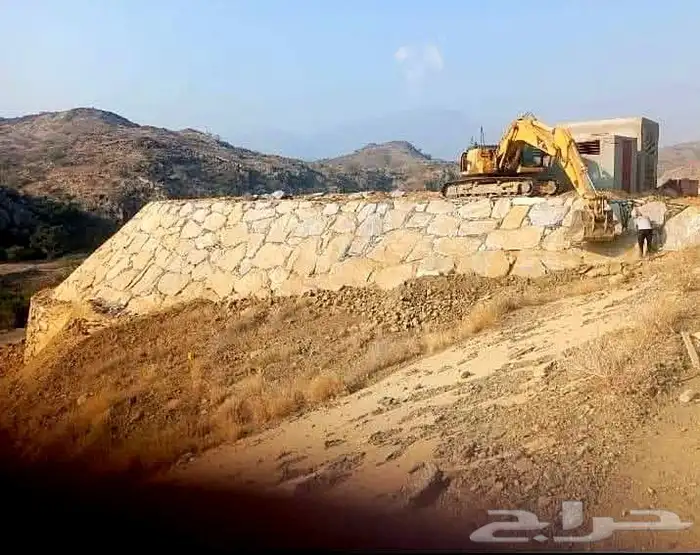 معلم حجر بناء على المزارع ورابراب 0