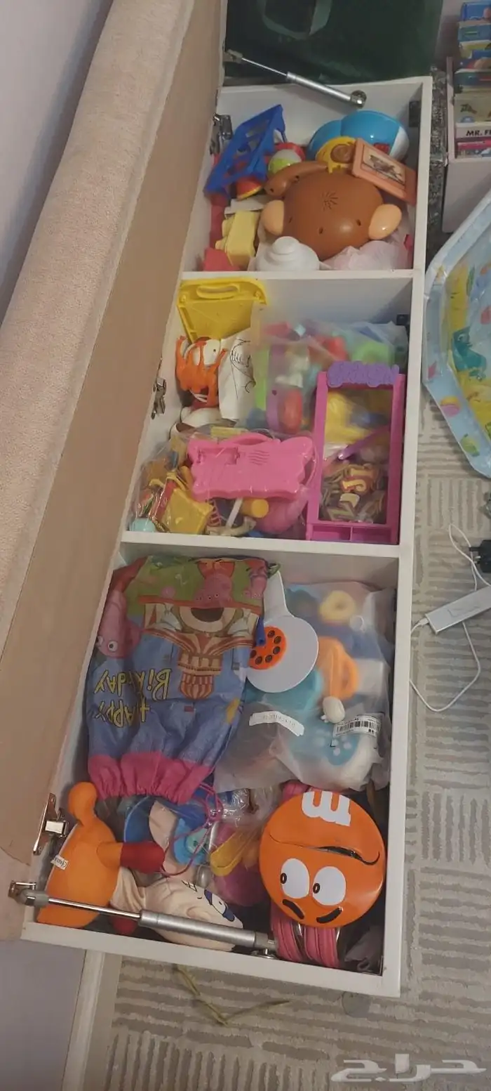 اشياء للبيع في غرفة نوم وأشياء أخرى 0