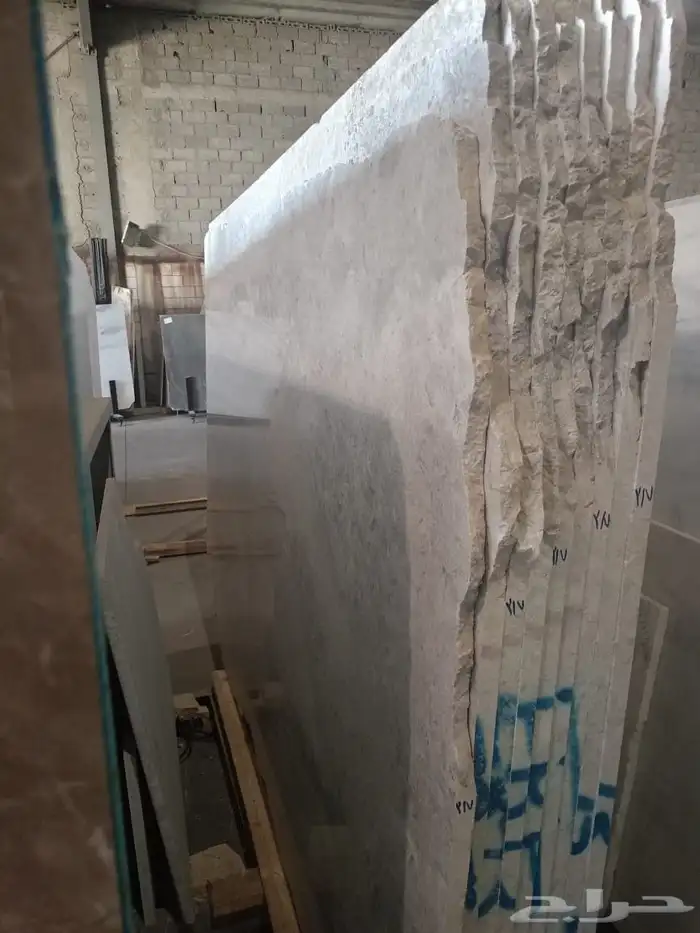 لدينا جميع انواع الرخام قص الاوح والاستدر والأسعار علا حسب ا 3