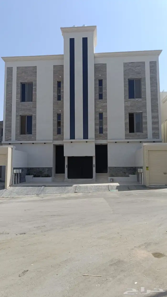 للبيع ادوار ارضيه وعلويه تشطيبات Vib بالقرب من نادي ضمك 0