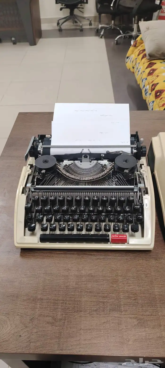 آله كاتبه للبيع بحاله جيده للبيع 1