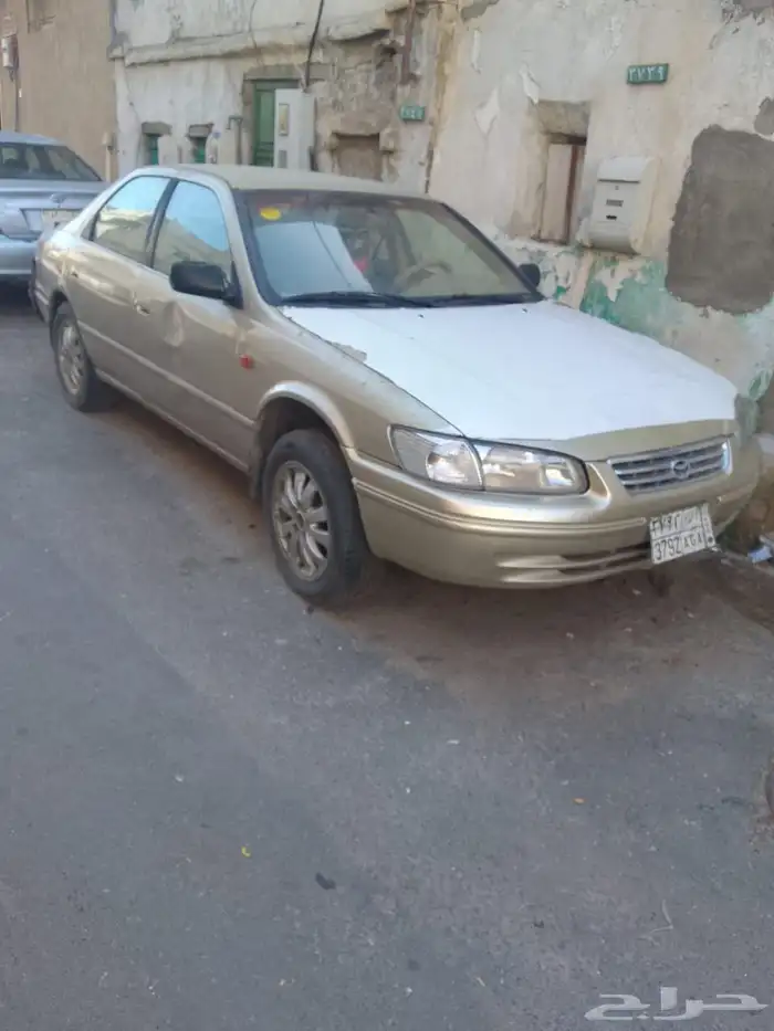 كامري 2000 نضيف محركاته علا الشرط الممشى 400الجنوط كروم علا 0
