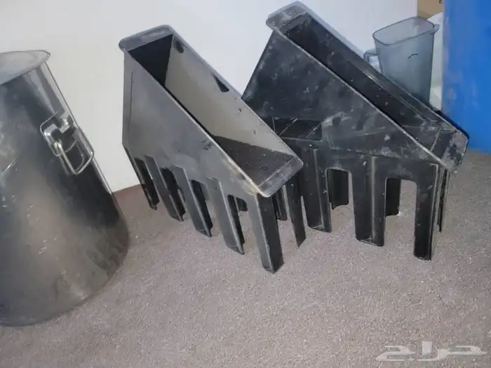 سطول استانلس4حبه بحاله جيده استند اكواب 2حبه طفايه حريق2حبه 3