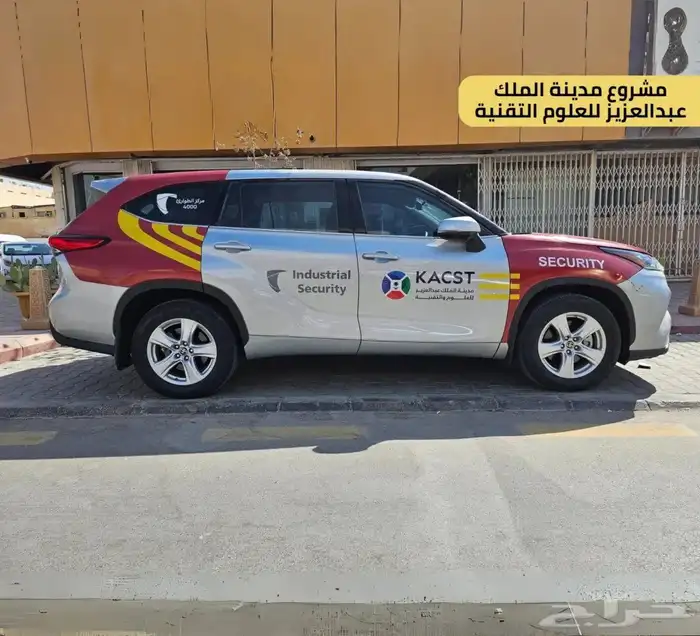 طباعة وتركيب ستيكر على السيارة 3