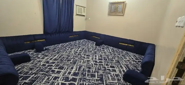 للبيع مساند مع الفرش والاستاره 0