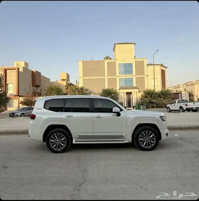 تويوتا لاندكروزر GXR3 2022 5