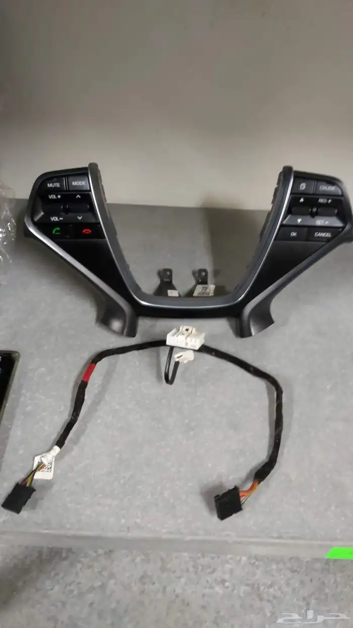 ازرار سوناتا 2015 مثبت وتحكم مسجل ويوجد ازرار فقط لو مكسور 0