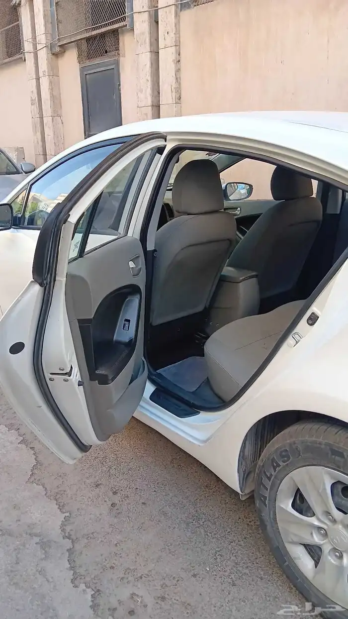 KIA CERATO 2015 STANDARD 2.0 L 7