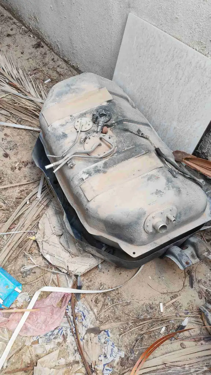 تنك بنزين جيب برادو كامل اغرضه مع الشعبه ورباطاته 0