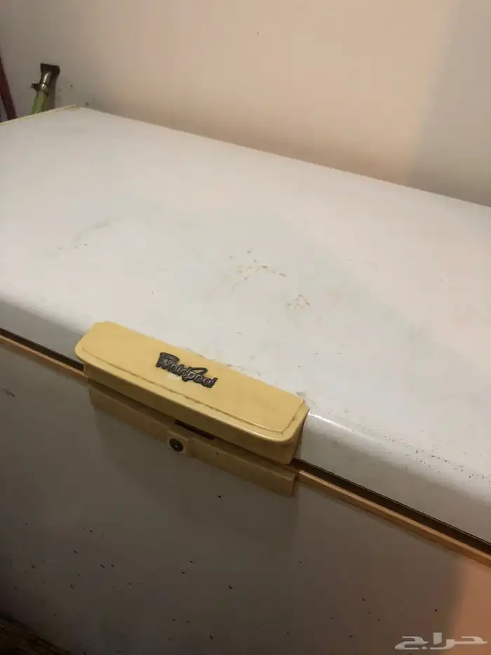 فريزر كبير شغال وتلفزيون الطيبين للبيع 0