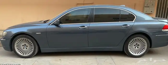 بي ام دبليو 740 Li مع لوحة 0