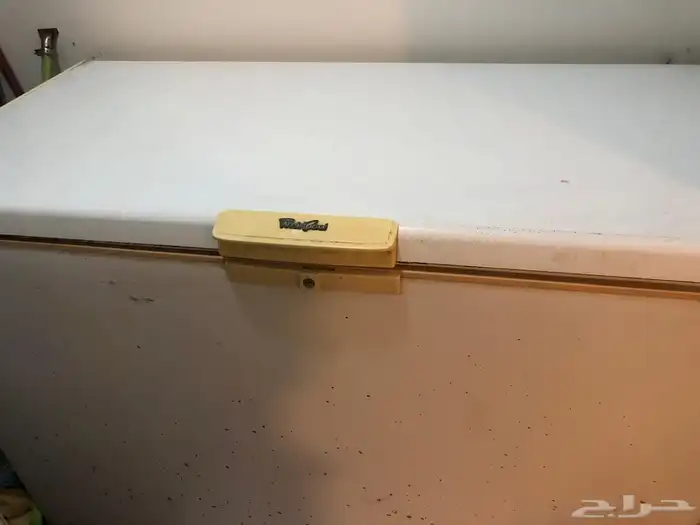 فريزر كبير شغال وتلفزيون الطيبين للبيع 1