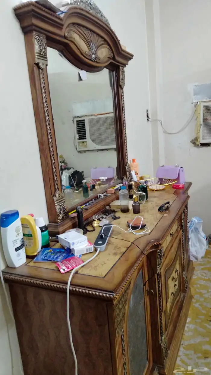 غرفه نوم للبيع سرير مع اتنين كمودينا مع تسريحه 1