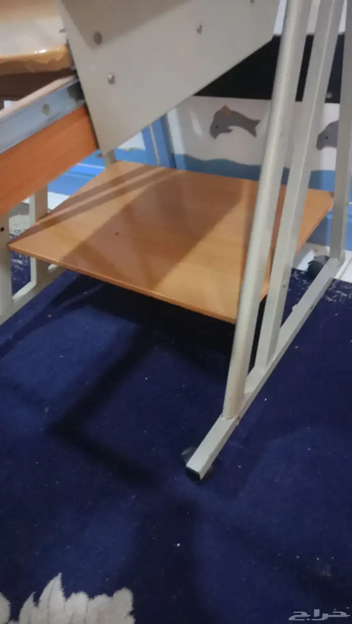 طاولة كمبيوتر 3