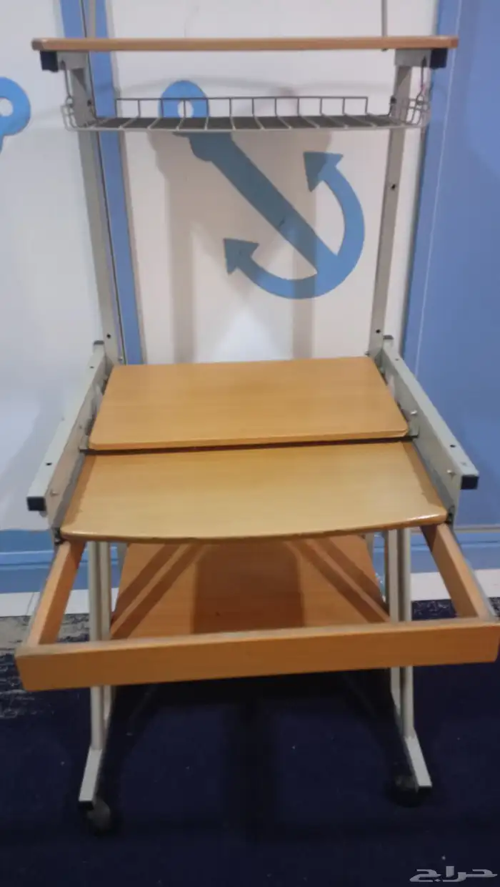 طاولة كمبيوتر 1