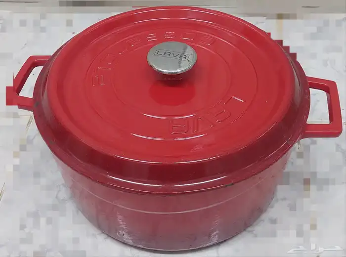 هذه قدر طهي من الحديد الزهر المطلي بالمينا تحديدا من سلسلة 1