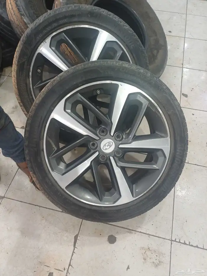 4 كاوتش بريجستون 235 45 مقاس 18 1