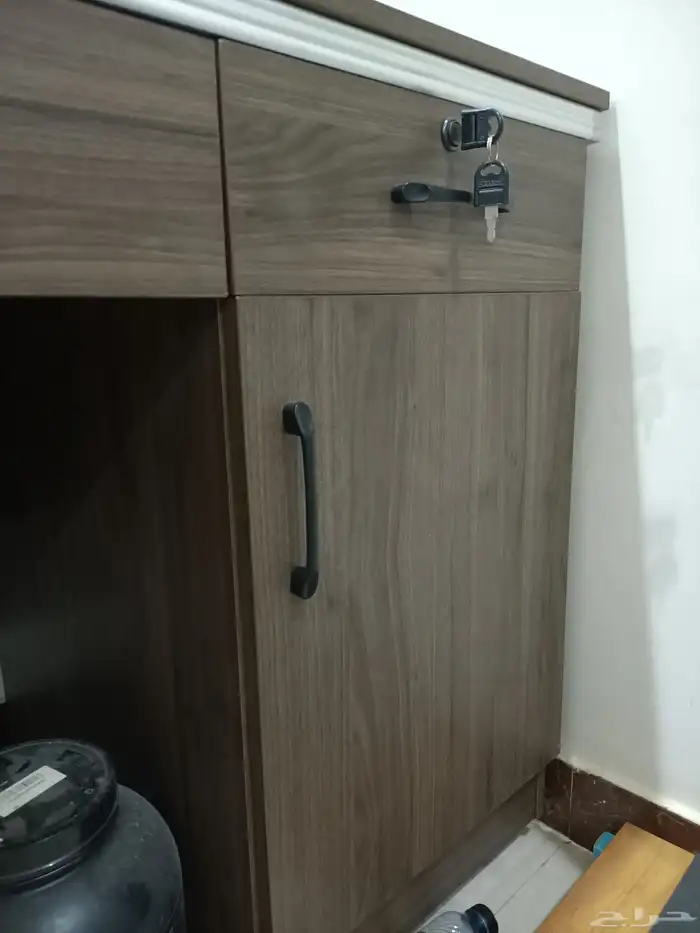 مكتب خشب نظيف جدا للبيع 3