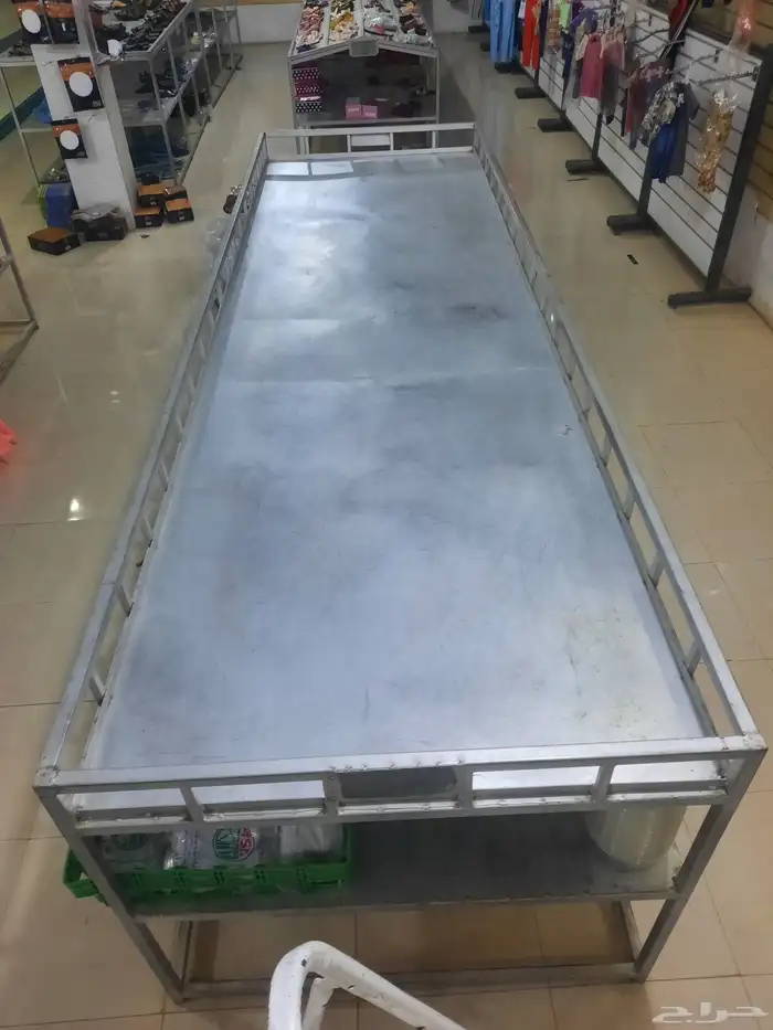 طاولات حديد 0