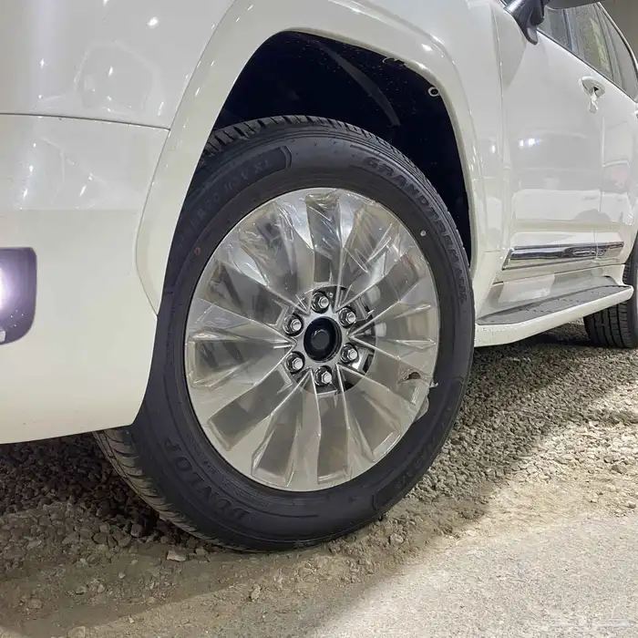 تويوتا لاندكروزر GXR 4 بنزين 2025 8