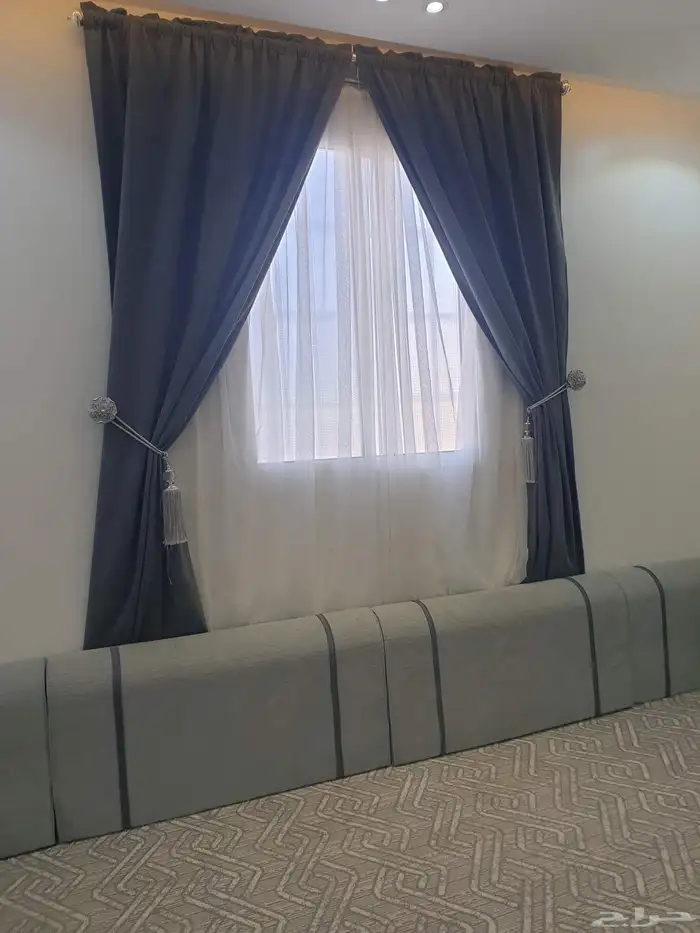 فرشه ومساند مع الستاره للبيع 1