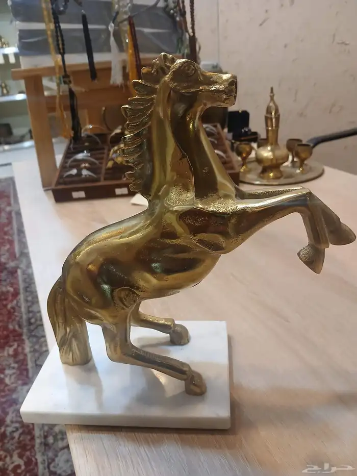 مجسم حصان نحاسي على قاعده 2