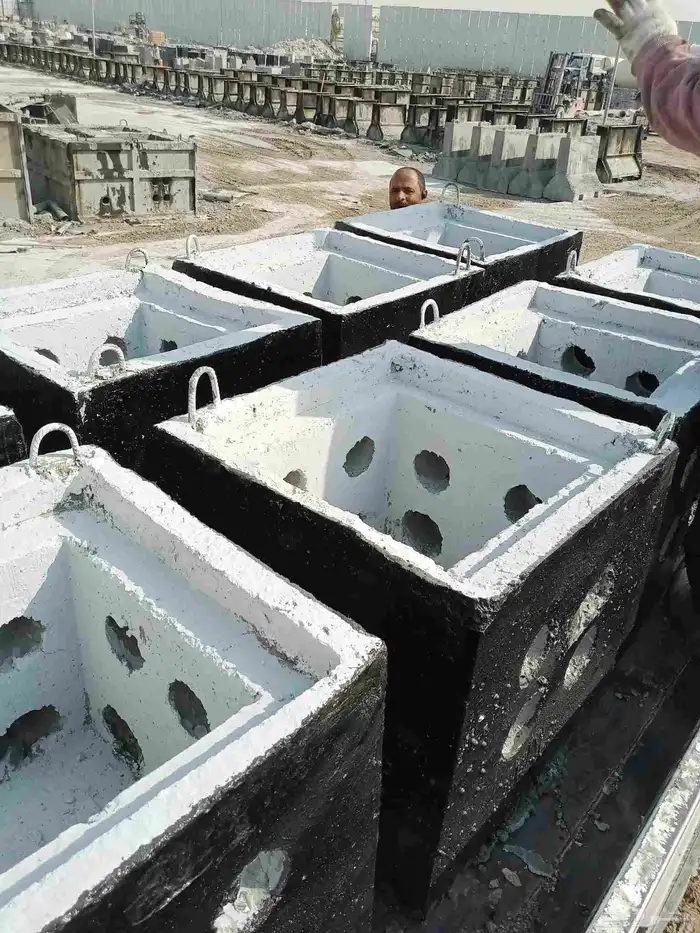 يوجد لدينا حواجز خرسانيه جهزه جميع انواع المقاصت اتوصل 2