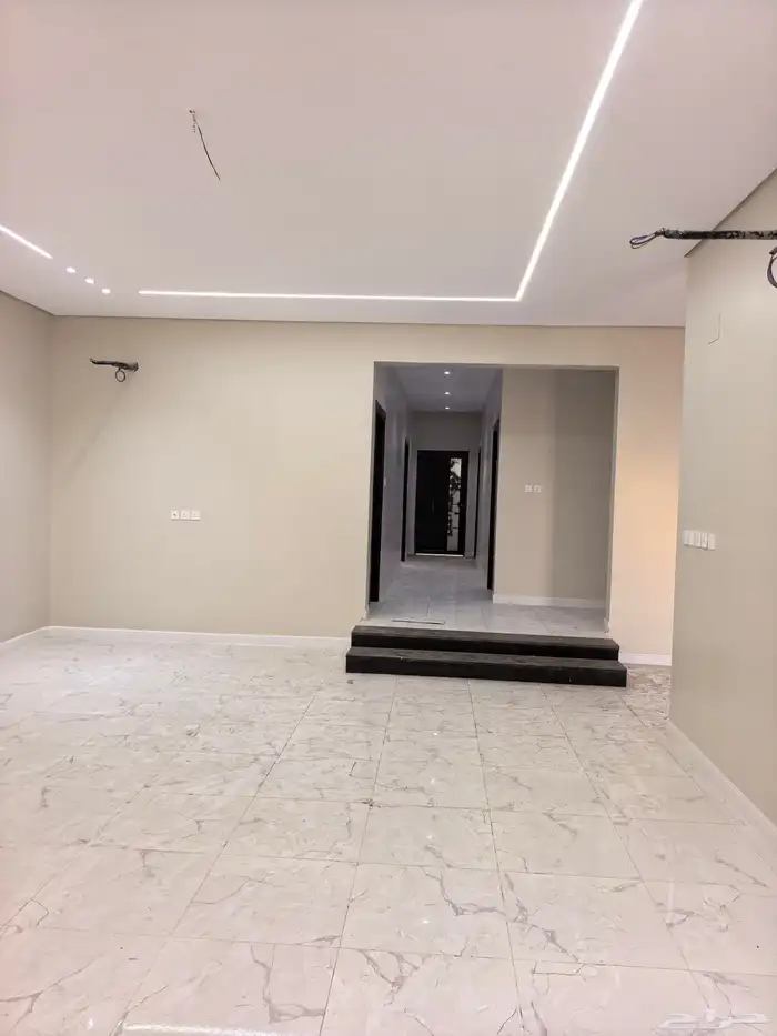للبيع دور جديد مساحته 475م بمخطط المطار حي الأمير تركي 16