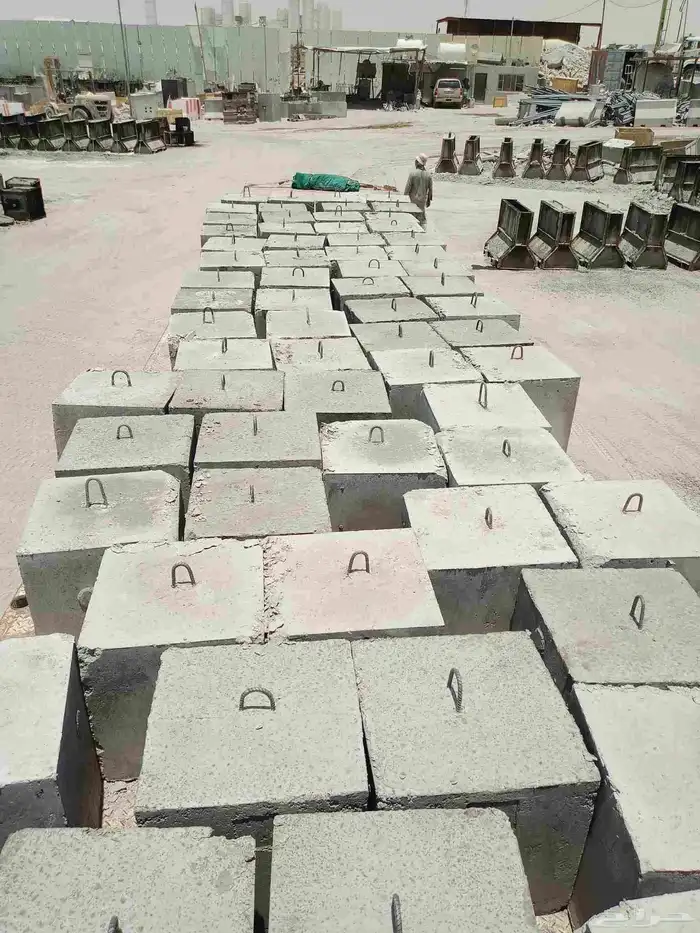 يوجد لدينا حواجز خرسانيه جهزه جميع انواع المقاصت اتوصل 5