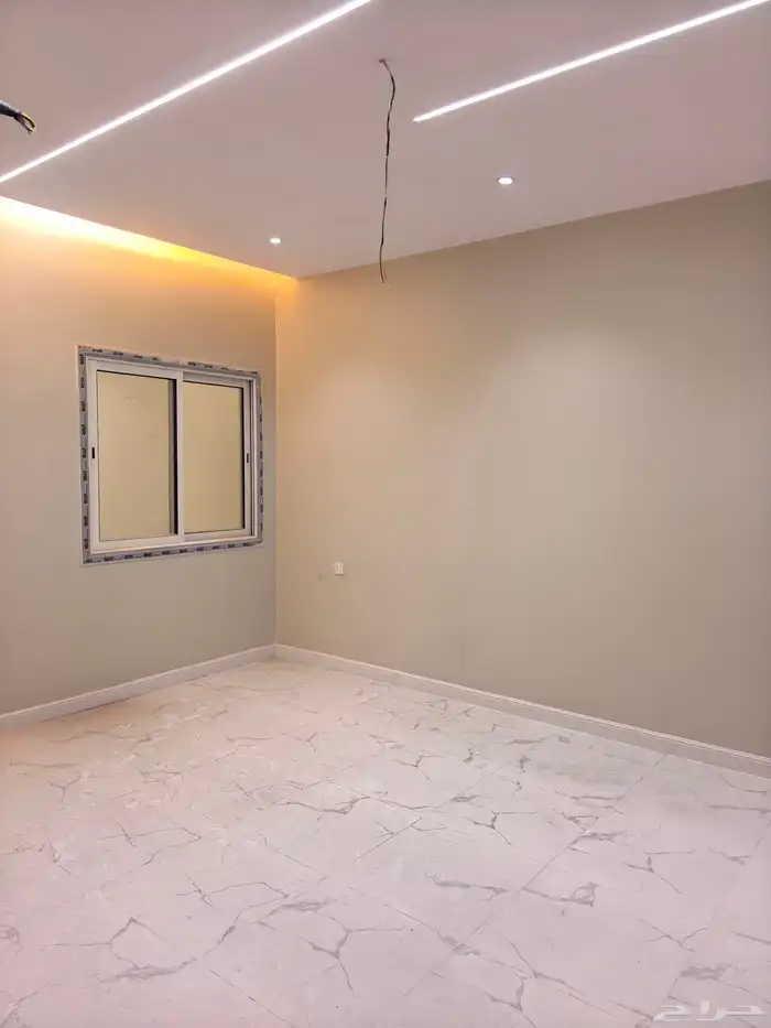 للبيع دور جديد مساحته 475م بمخطط المطار حي الأمير تركي 15