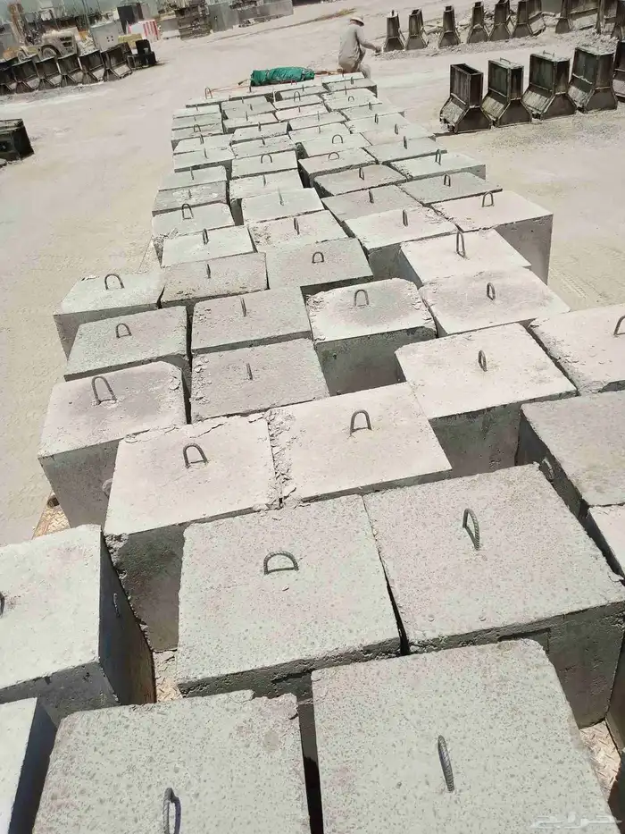 يوجد لدينا حواجز خرسانيه جهزه جميع انواع المقاصت اتوصل 6
