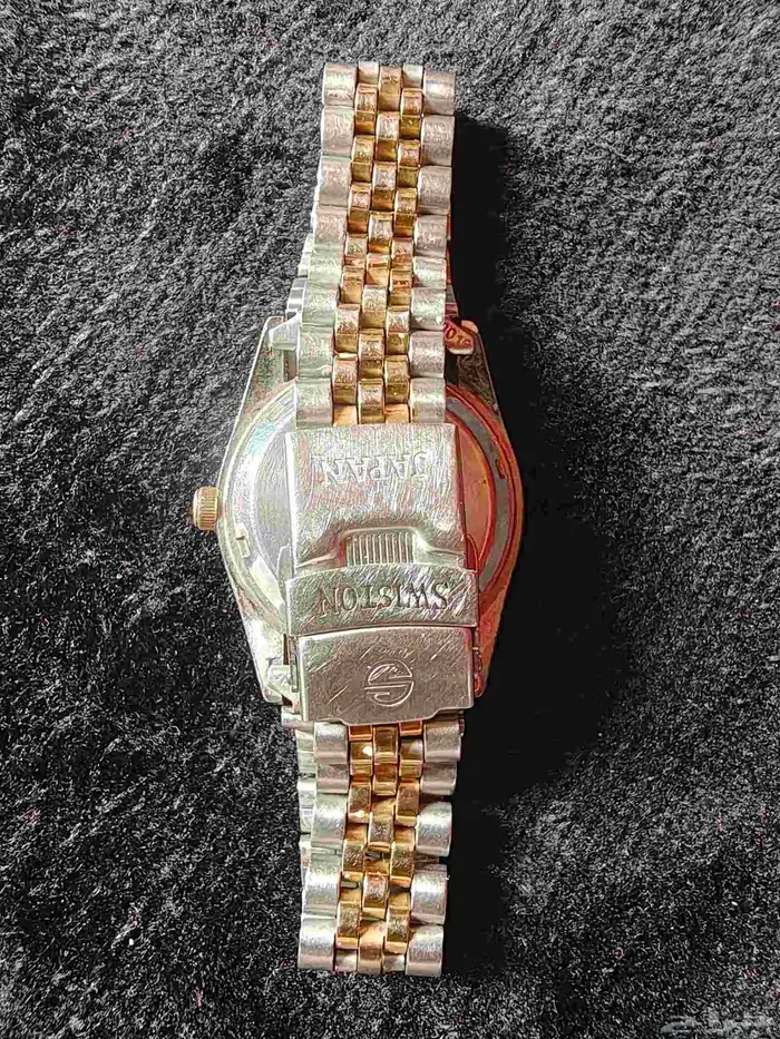 ساعة يد سويسرية 1