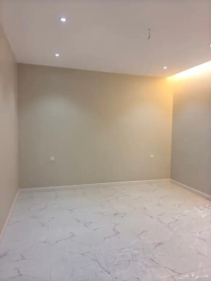 للبيع دور جديد مساحته 475م بمخطط المطار حي الأمير تركي 8