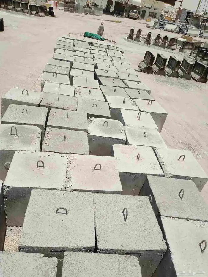 يوجد لدينا حواجز خرسانيه جهزه جميع انواع المقاصت اتوصل 4