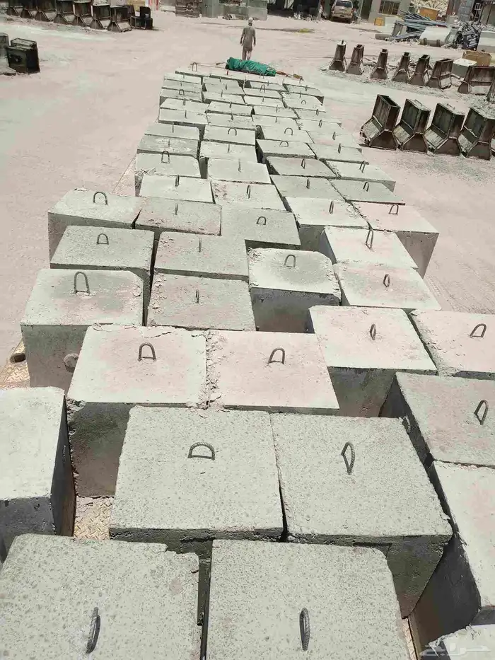 يوجد لدينا حواجز خرسانيه جهزه جميع انواع المقاصت اتوصل 3