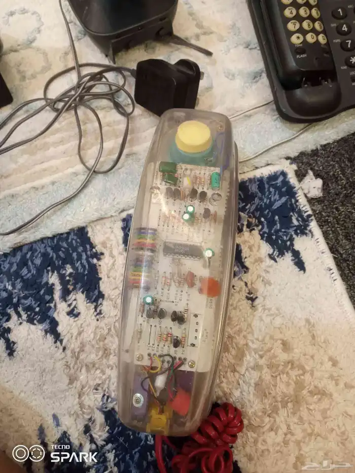 ثليفون باناسونيك لاسلكي قديم وشغال العدد3 حبات وتلفون احمر 8