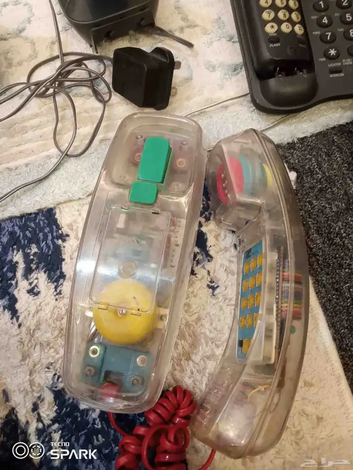 ثليفون باناسونيك لاسلكي قديم وشغال العدد3 حبات وتلفون احمر 9