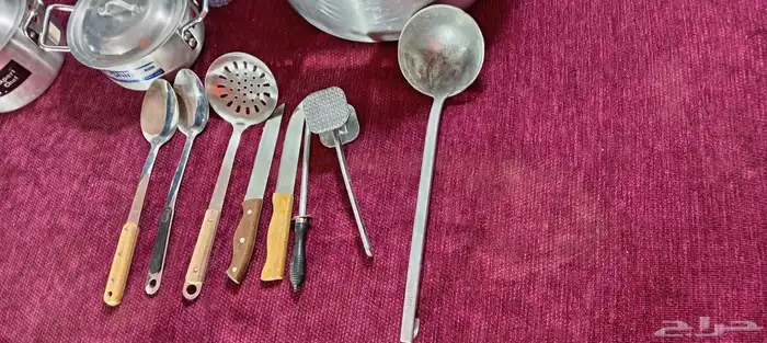 قدور معدن مع مغارف 1