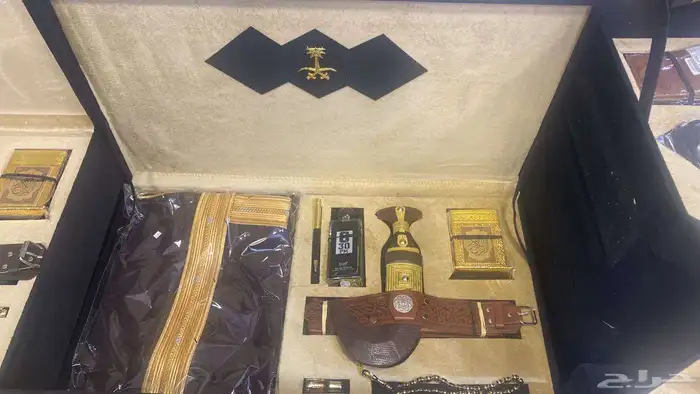 بكس هديه انيق ومميز تحتوي علا مجموعة من المنتجات الرائعة الت 1