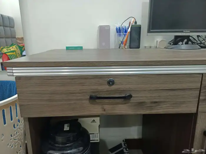 مكتب خشب نظيف جدا للبيع 5