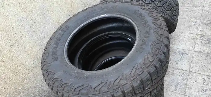 4 كفرات جودير حجري مقاس 275 65 18 شبه الجديد 2