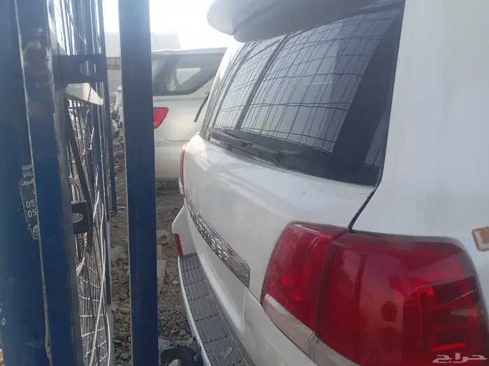 يوجد لدينا جميع انواع قطع غيار تشليح تيوته لندكلوز 1