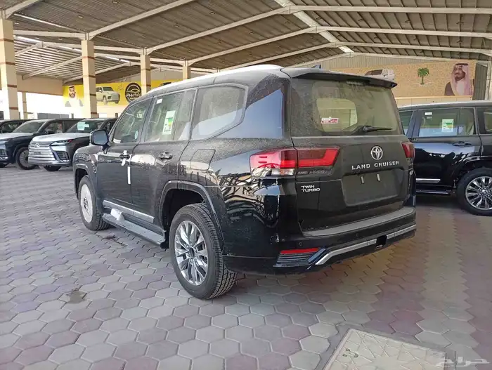 لاندكروزر GXR4 بنزين 2025 بنزين 3
