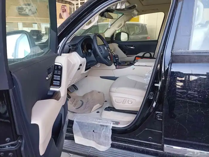 لاندكروزر GXR4 بنزين 2025 بنزين 8