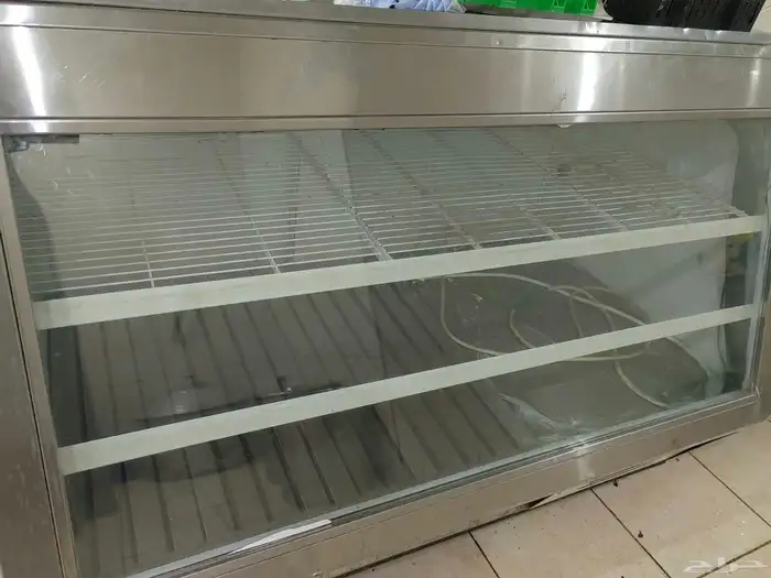 ثلاجة عرض للبيع على شرط 0