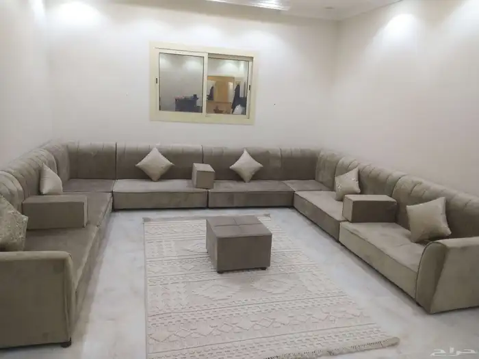 كنب شبه جديد و نجف شبه جديد 3 اضاءات 0